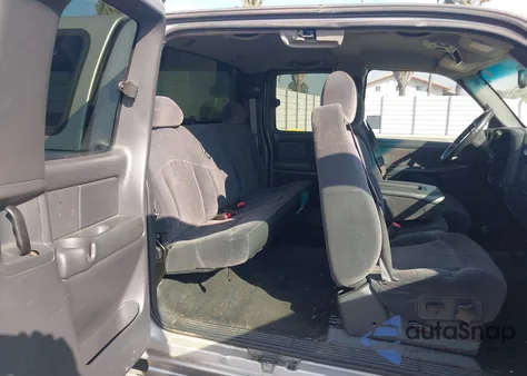 2002 Chevrolet Silverado 1500 Ls z USA, uszkodzony, nr VIN 1GCEK19T22Z227546